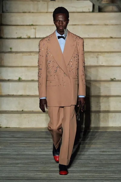 Look 69